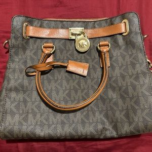 Big brown leather Michael Kors should bag